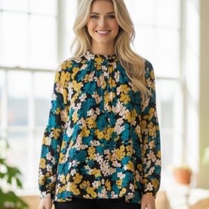 CAbi Multi-colored fitted blouse that’s‎ flattering